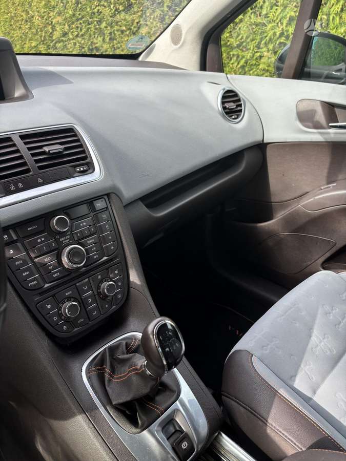 Opel Meriva 2015 — photo 16