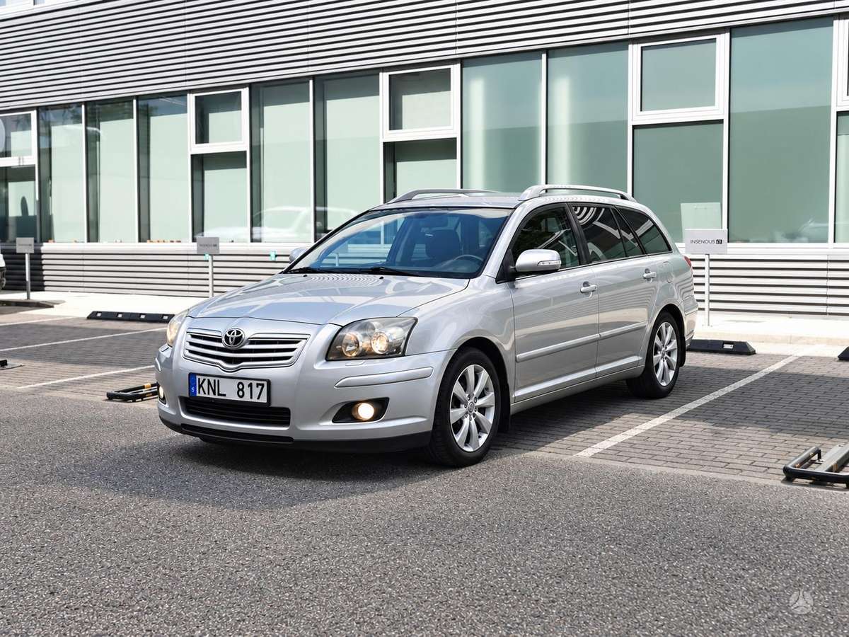 Toyota Avensis 2007 — rear view