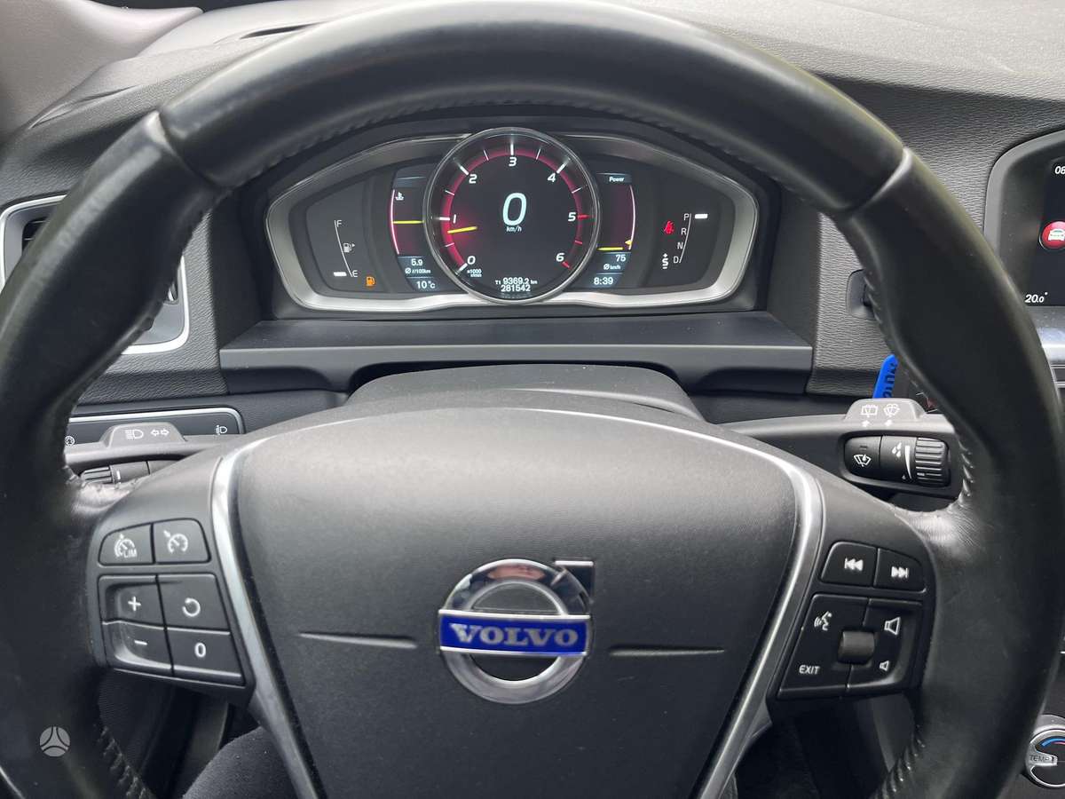 Volvo V60 2014 — photo 11