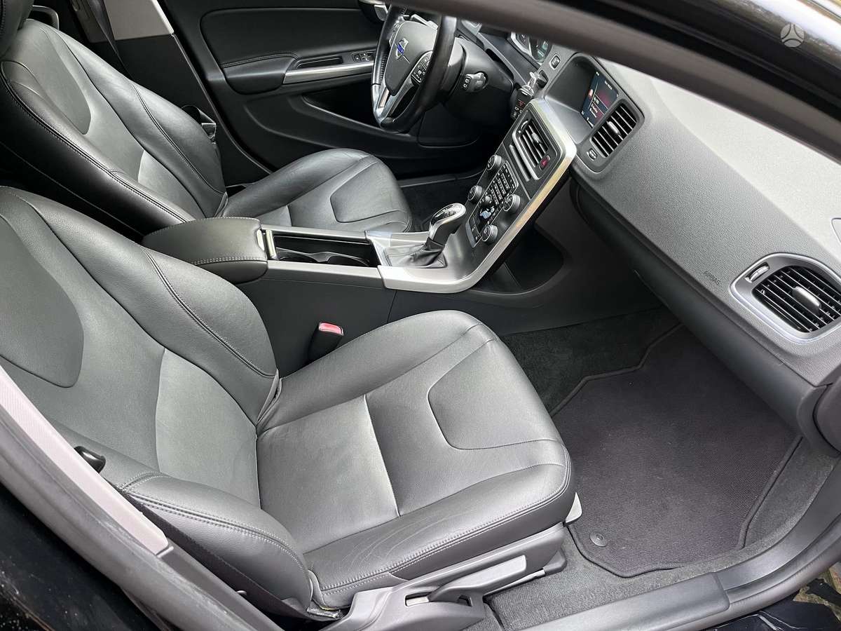Volvo V60 2014 — photo 13