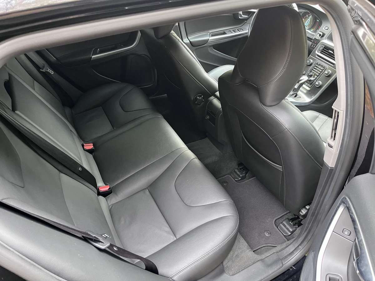 Volvo V60 2014 — photo 15