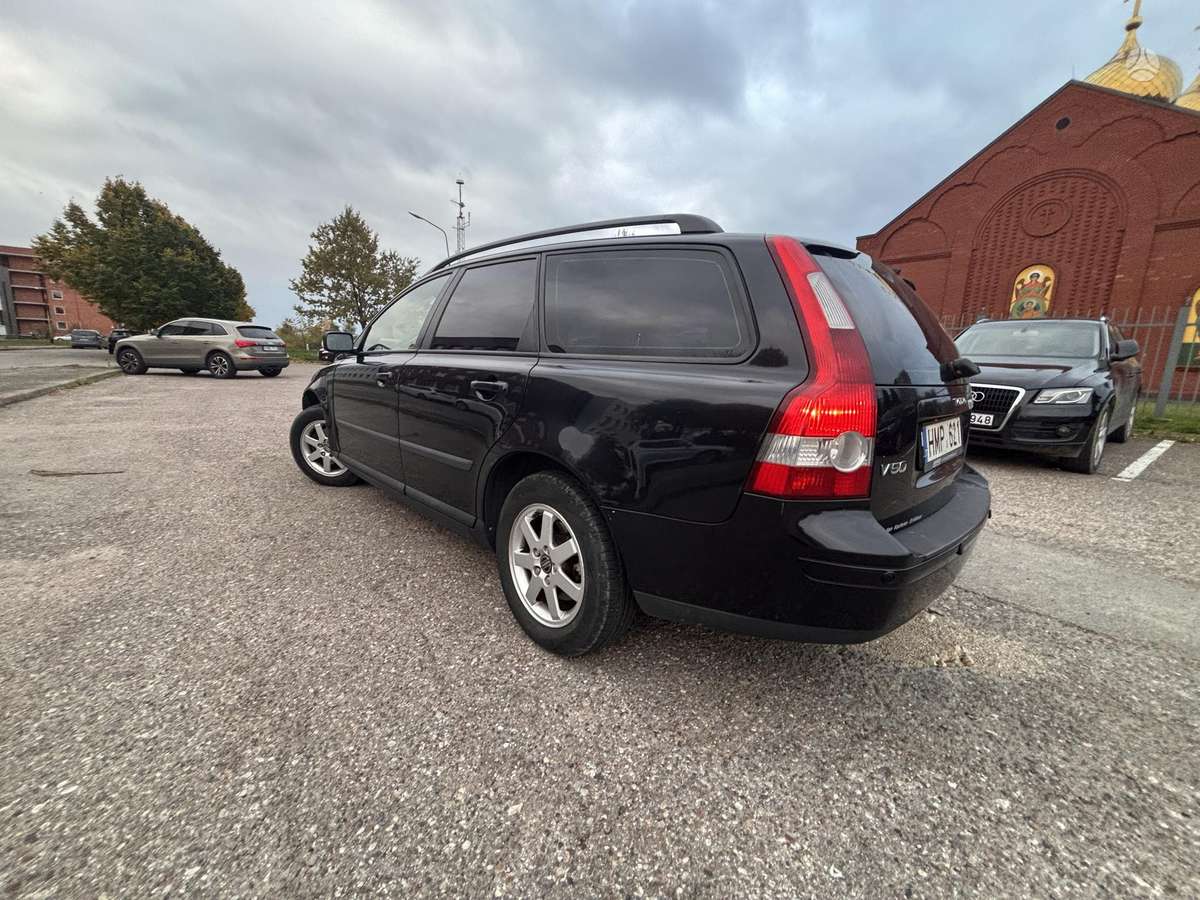 Volvo V50 2007 — салон