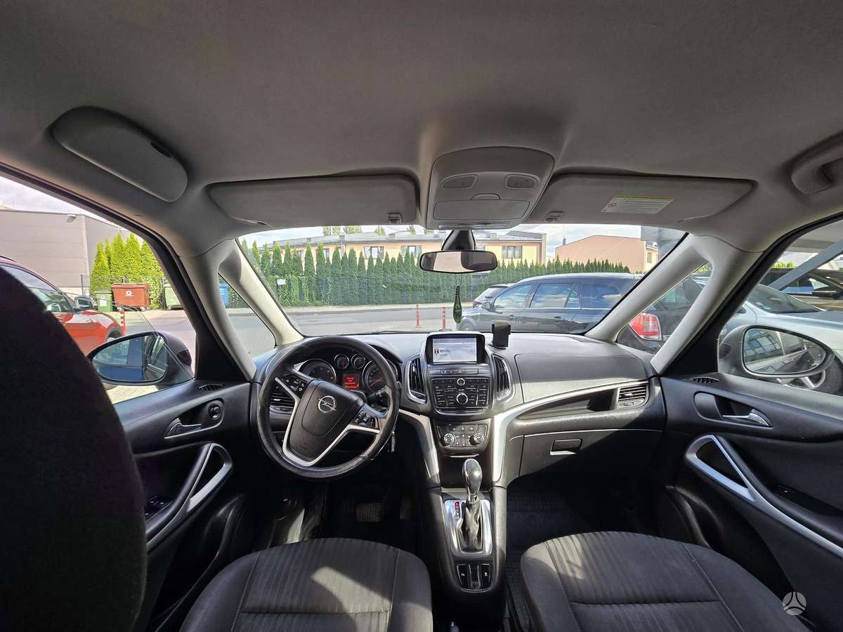 Opel Zafira 2012 — photo 10