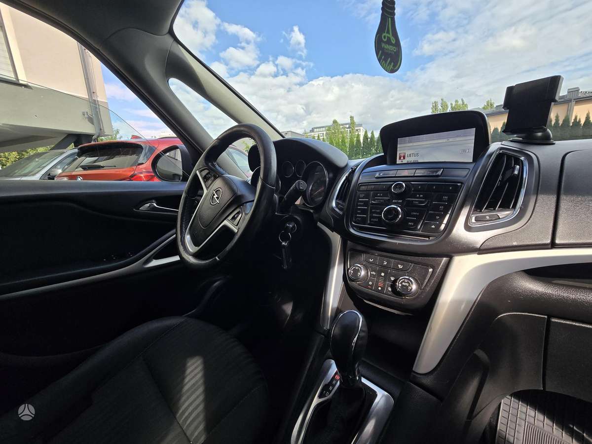 Opel Zafira 2012 — photo 11