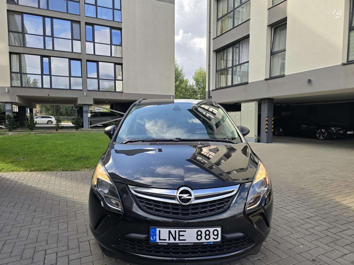 Opel Zafira 2012 — interior
