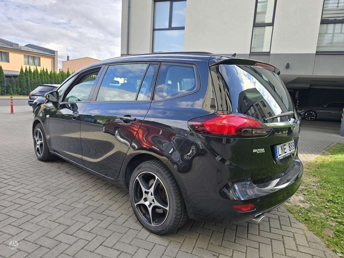 Opel Zafira 2012 — photo 7