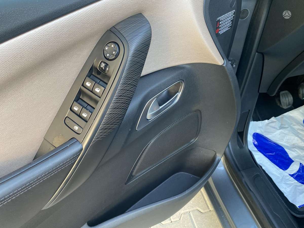 Citroen C4 2013 — photo 13