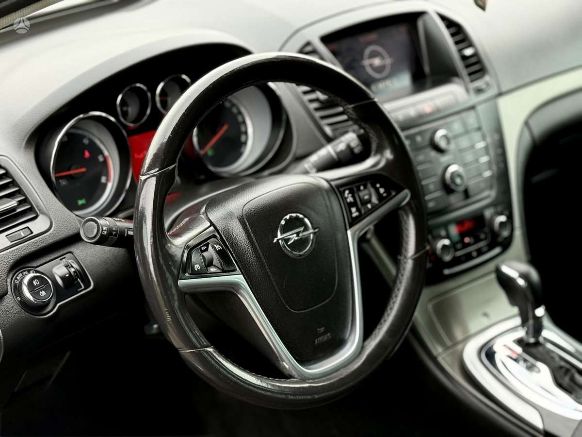 Opel Insignia 2010 — photo 11