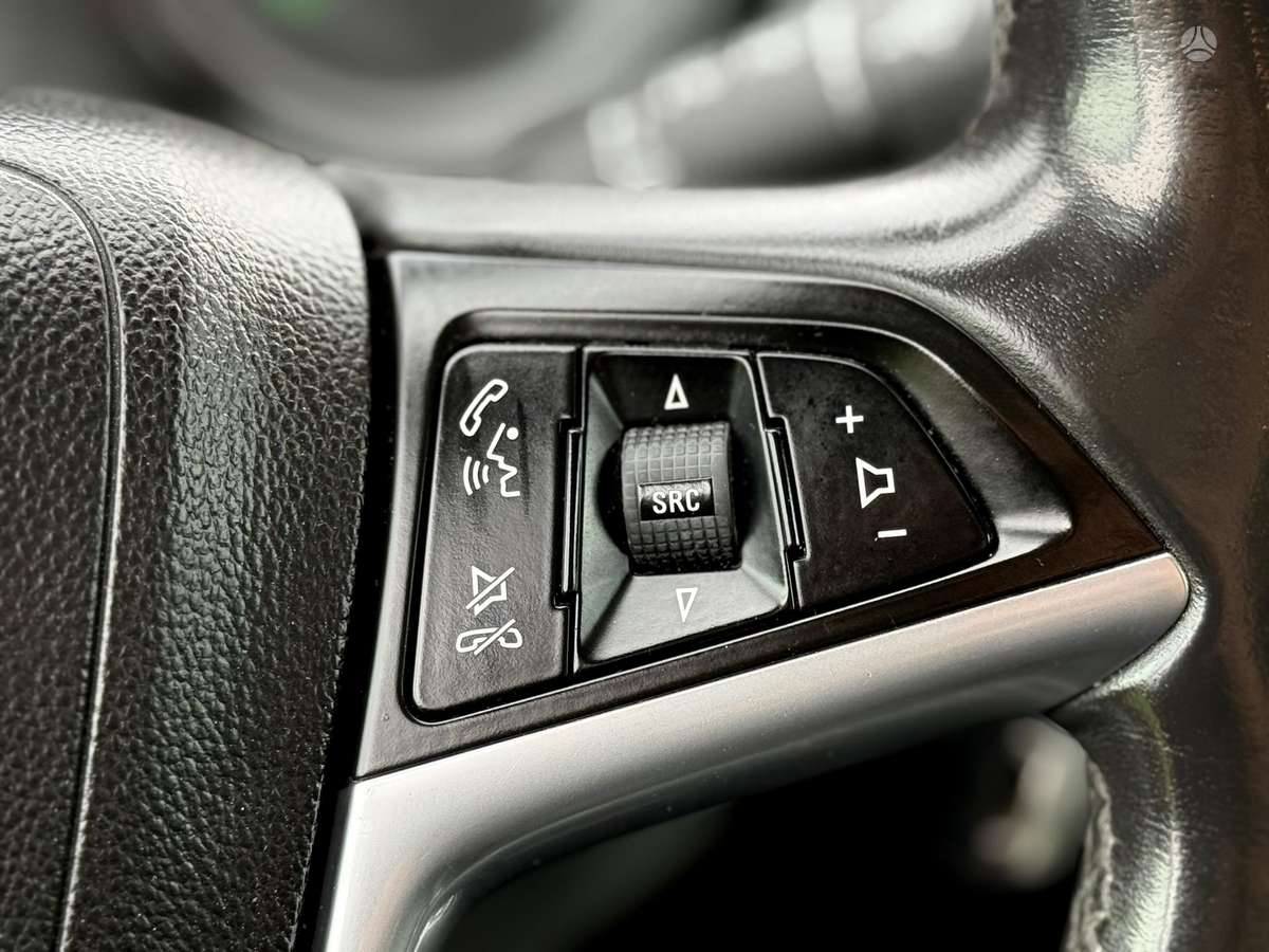 Opel Insignia 2010 — photo 12