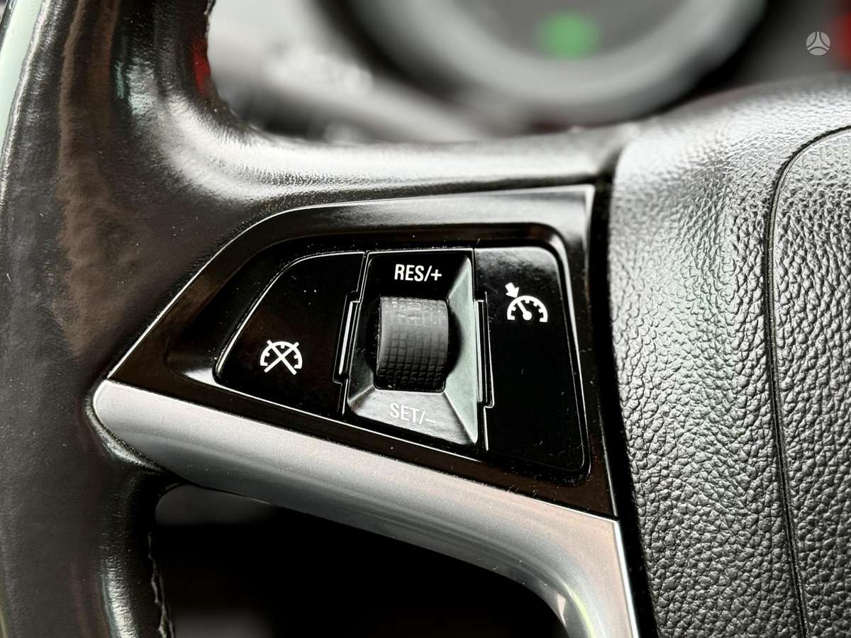 Opel Insignia 2010 — photo 13