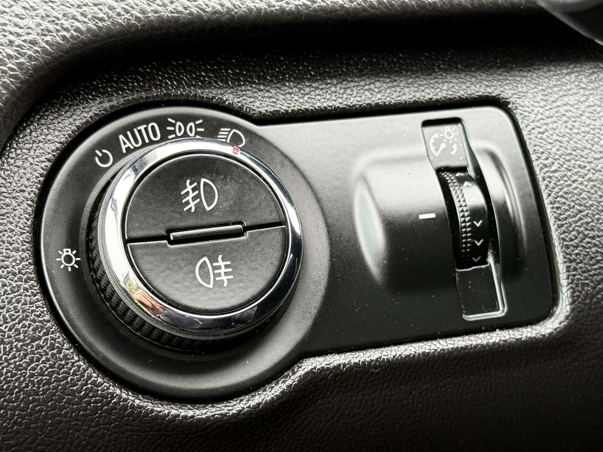 Opel Insignia 2010 — photo 15