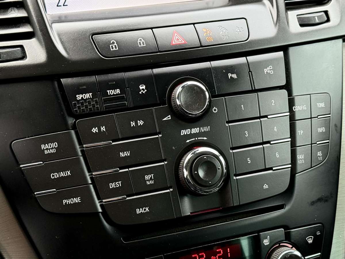 Opel Insignia 2010 — photo 17