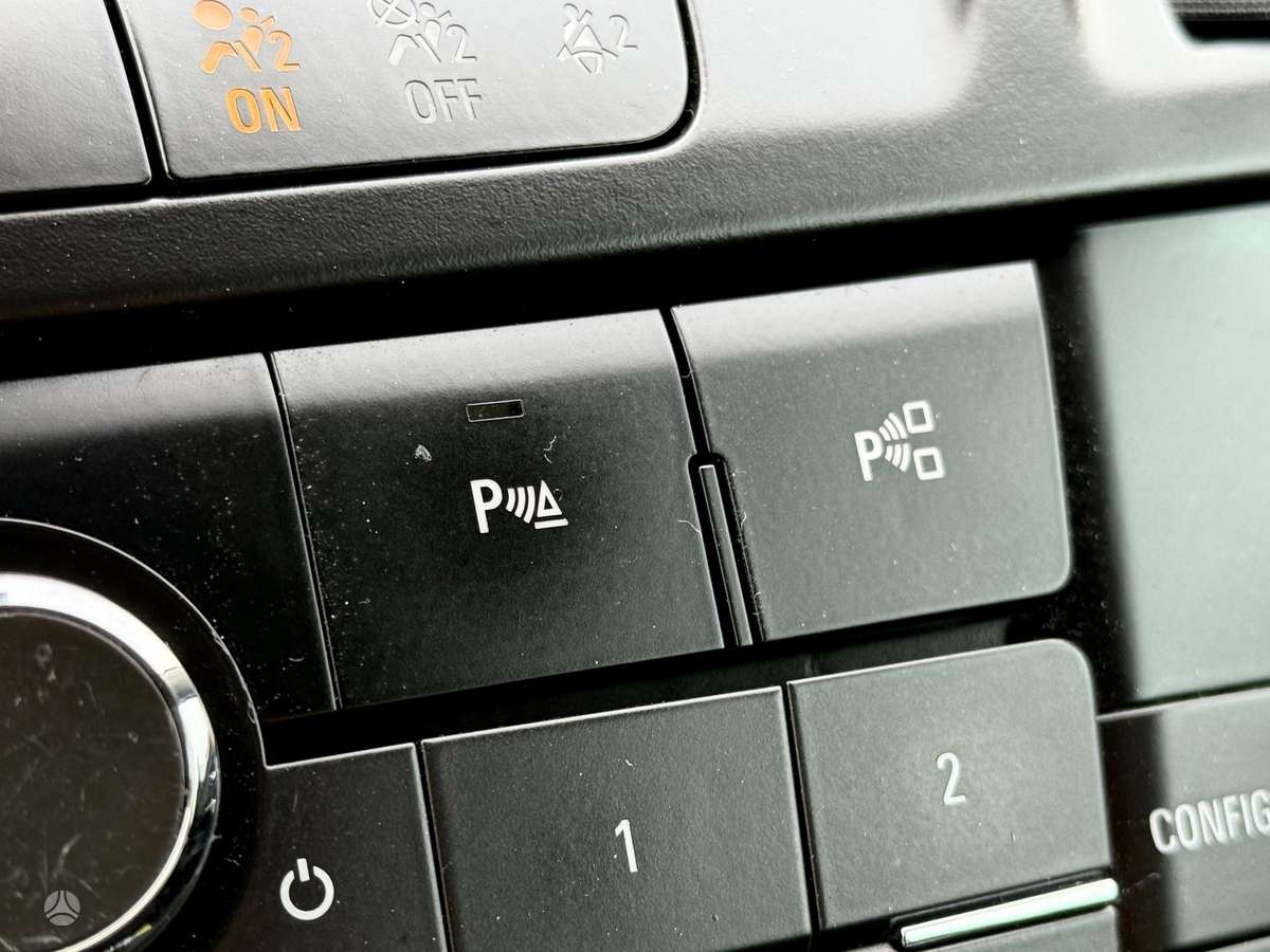 Opel Insignia 2010 — photo 19