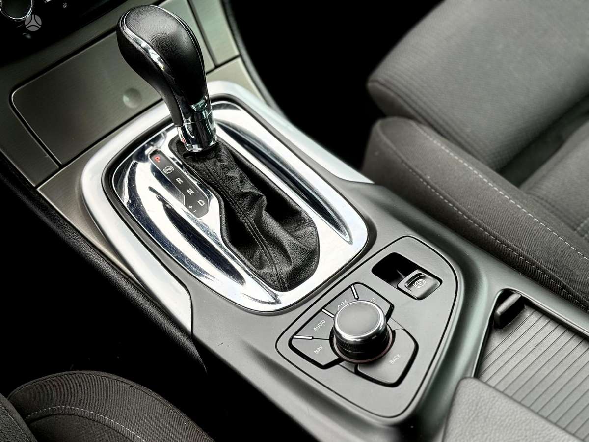 Opel Insignia 2010 — photo 21