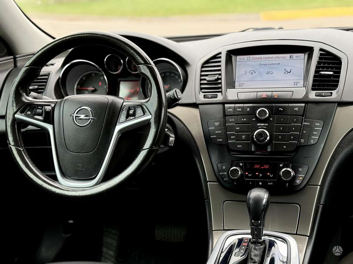 Opel Insignia 2010 — photo 22
