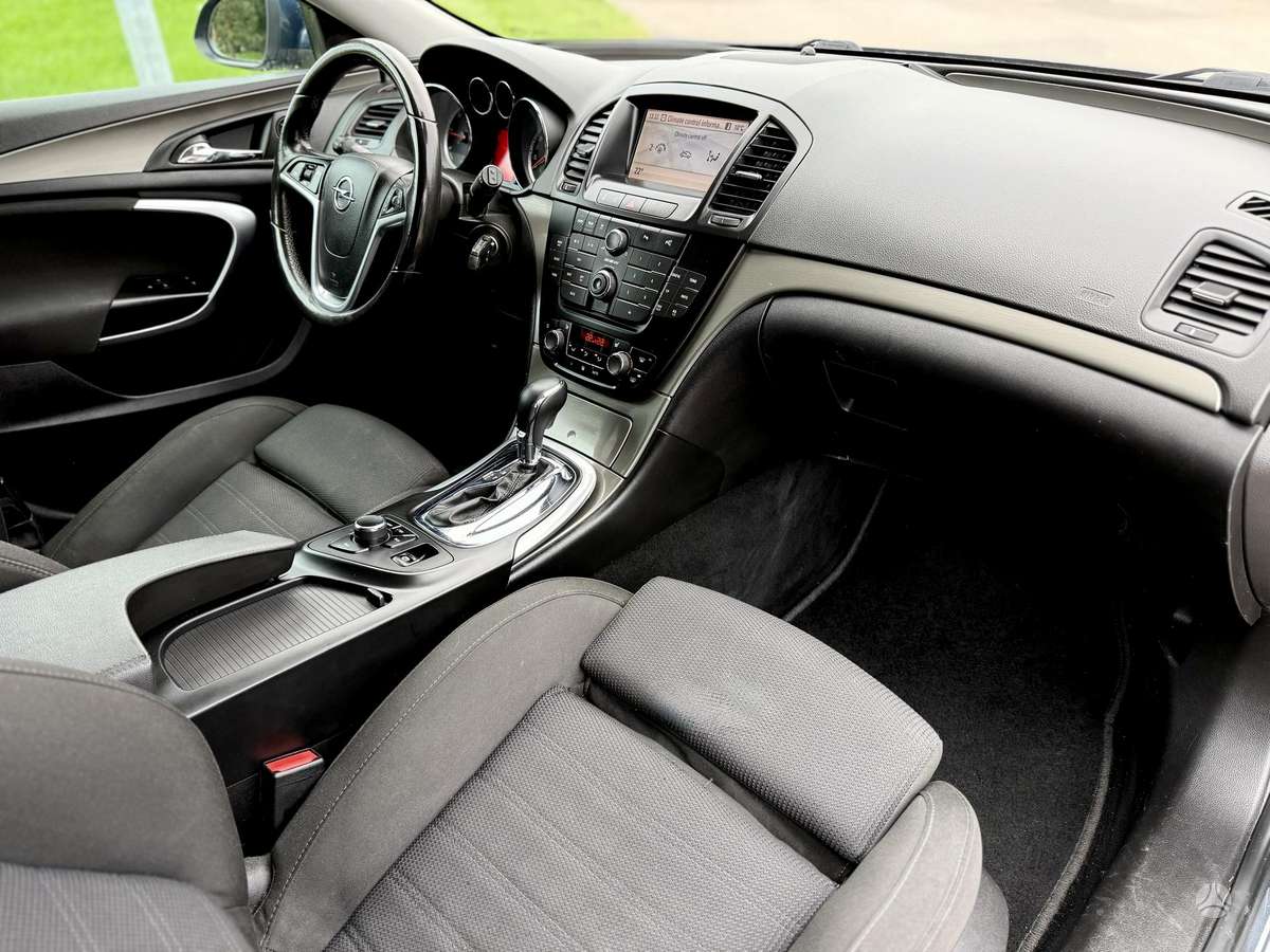Opel Insignia 2010 — photo 26