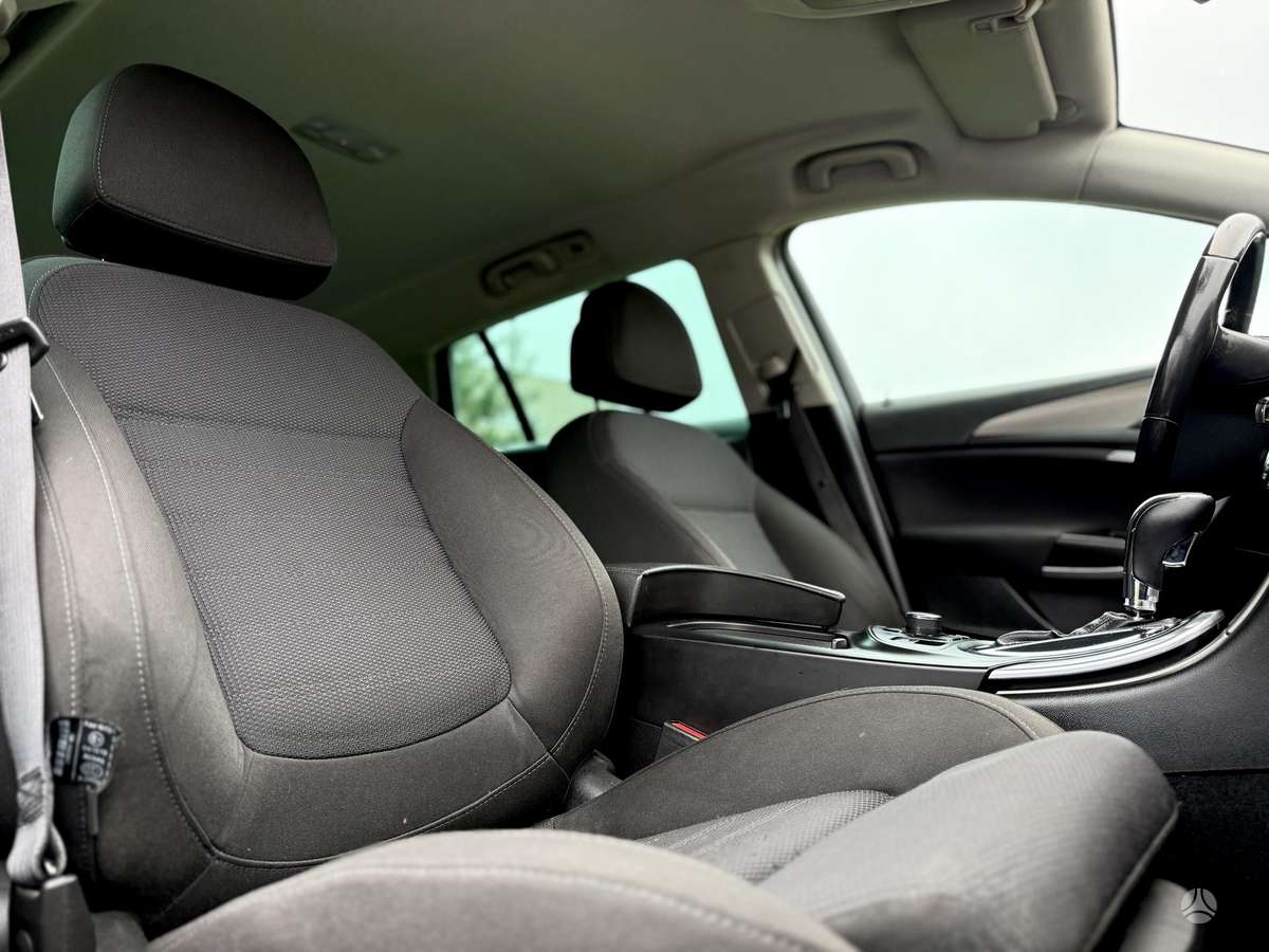 Opel Insignia 2010 — photo 27