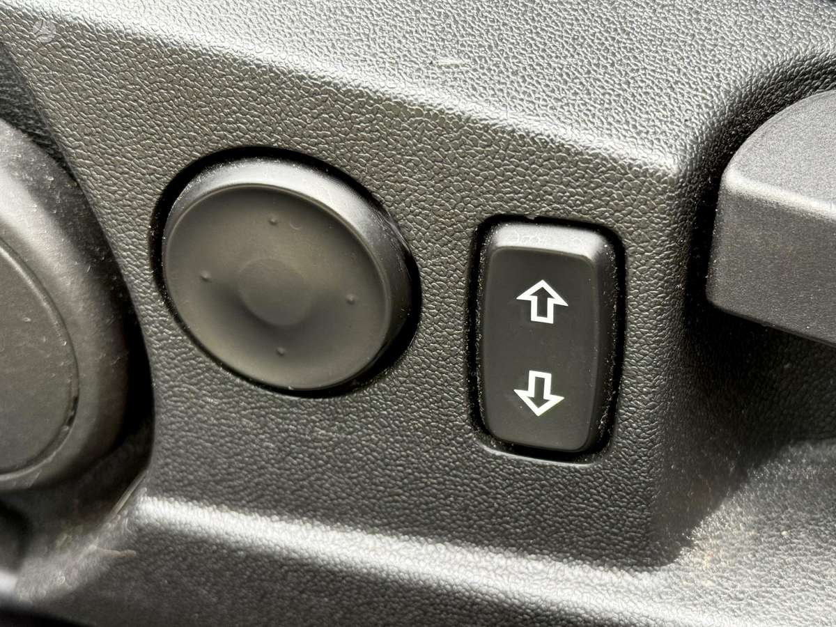 Opel Insignia 2010 — photo 28