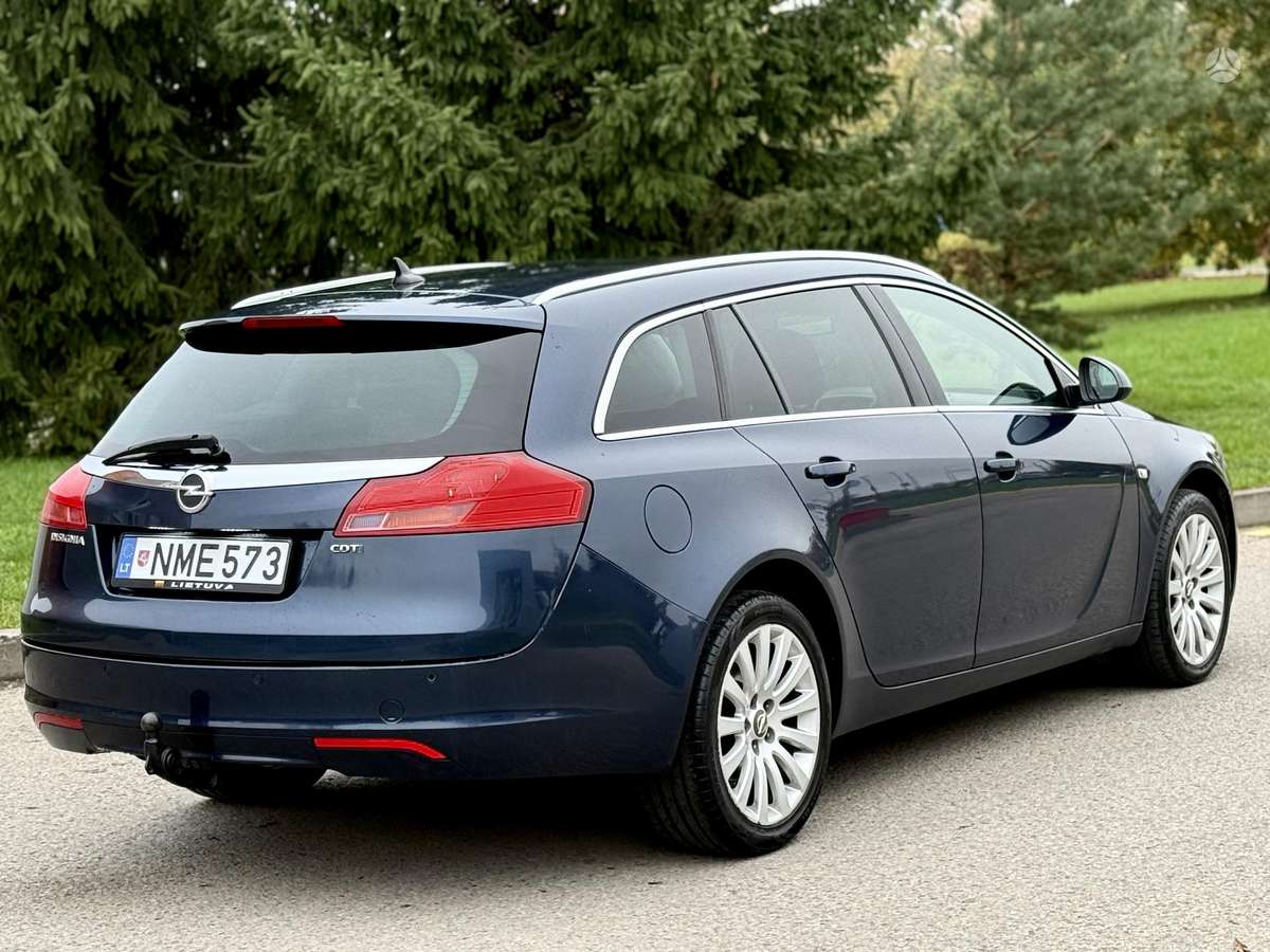 Opel Insignia 2010 — engine 1956 cm³, 131 HP (96kW)