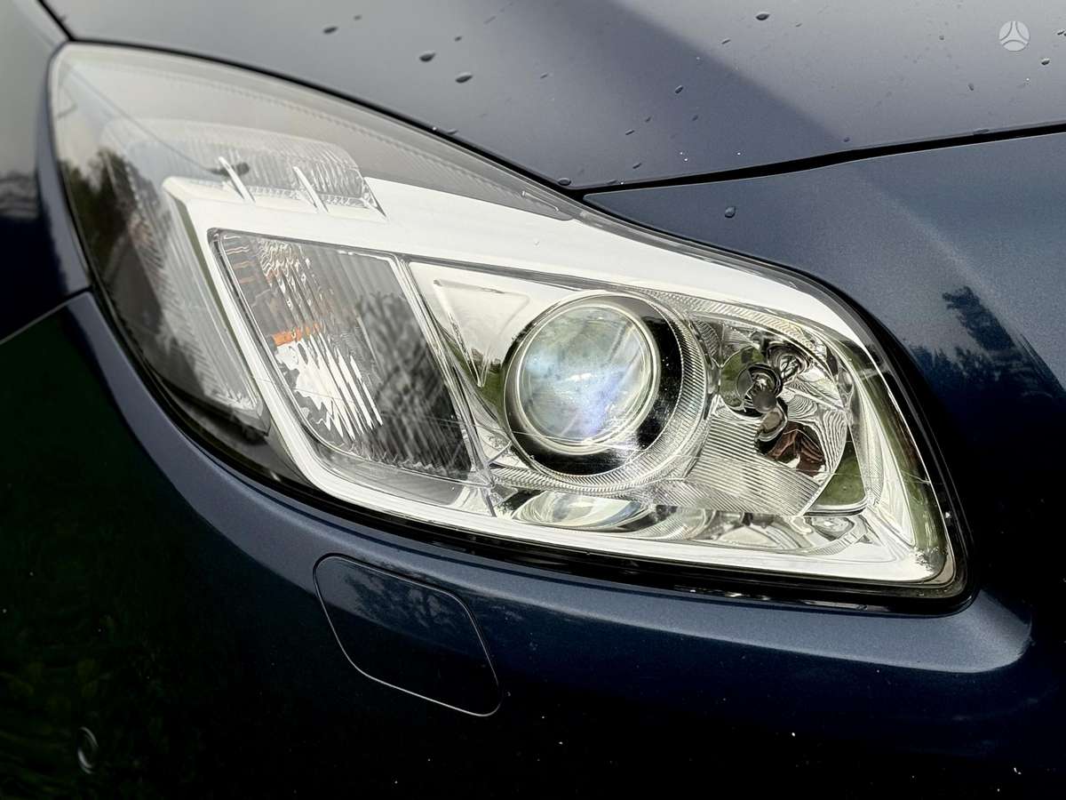 Opel Insignia 2010 — photo 8