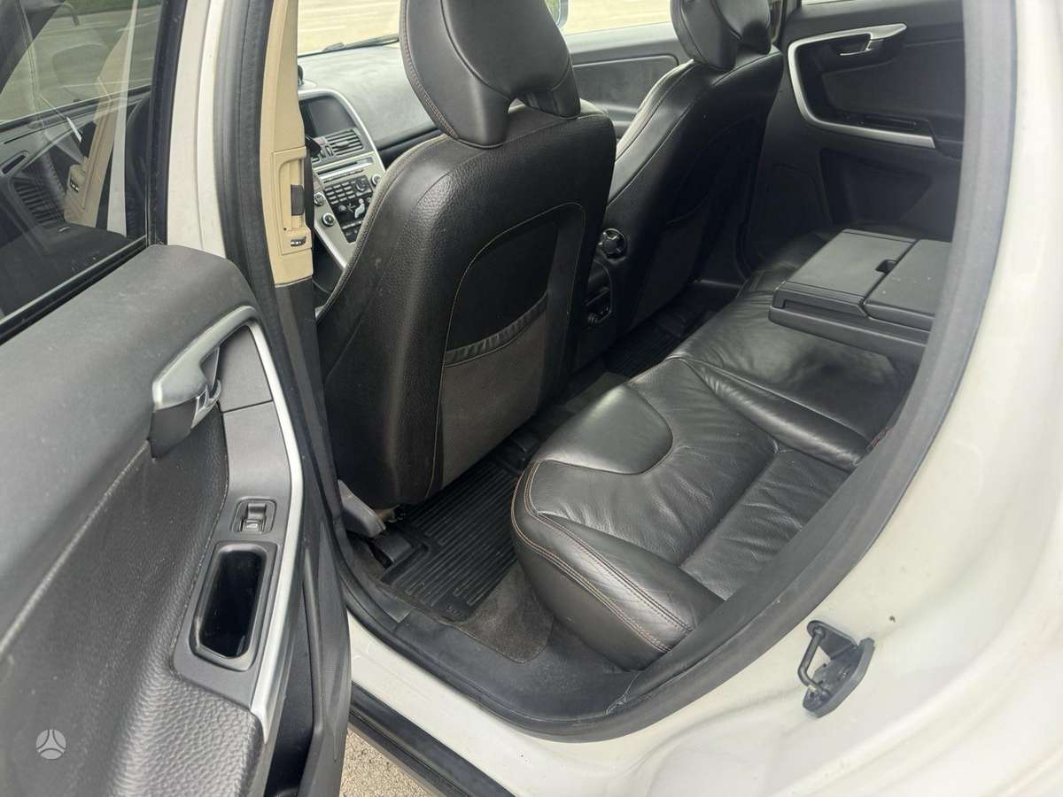 Volvo XC60 2009 — photo 15