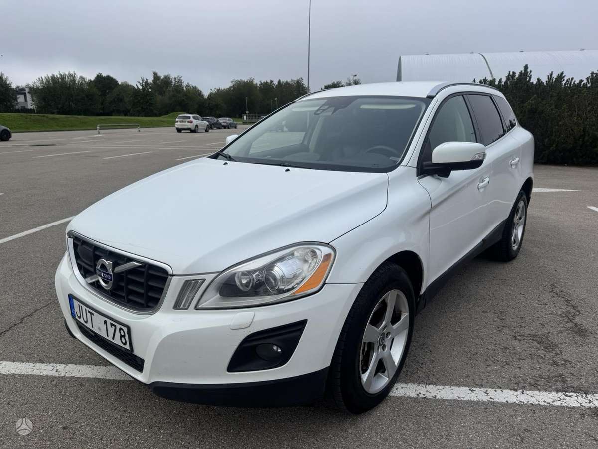 Volvo XC60 2009 — interior