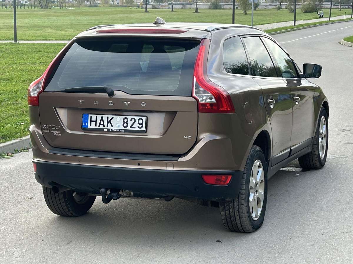 Volvo XC60 2009 — салон