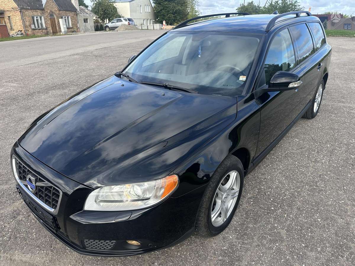 Volvo V70 2010 — photo 10