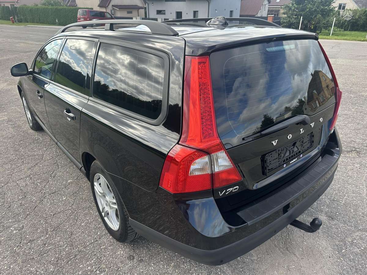 Volvo V70 2010 — photo 11