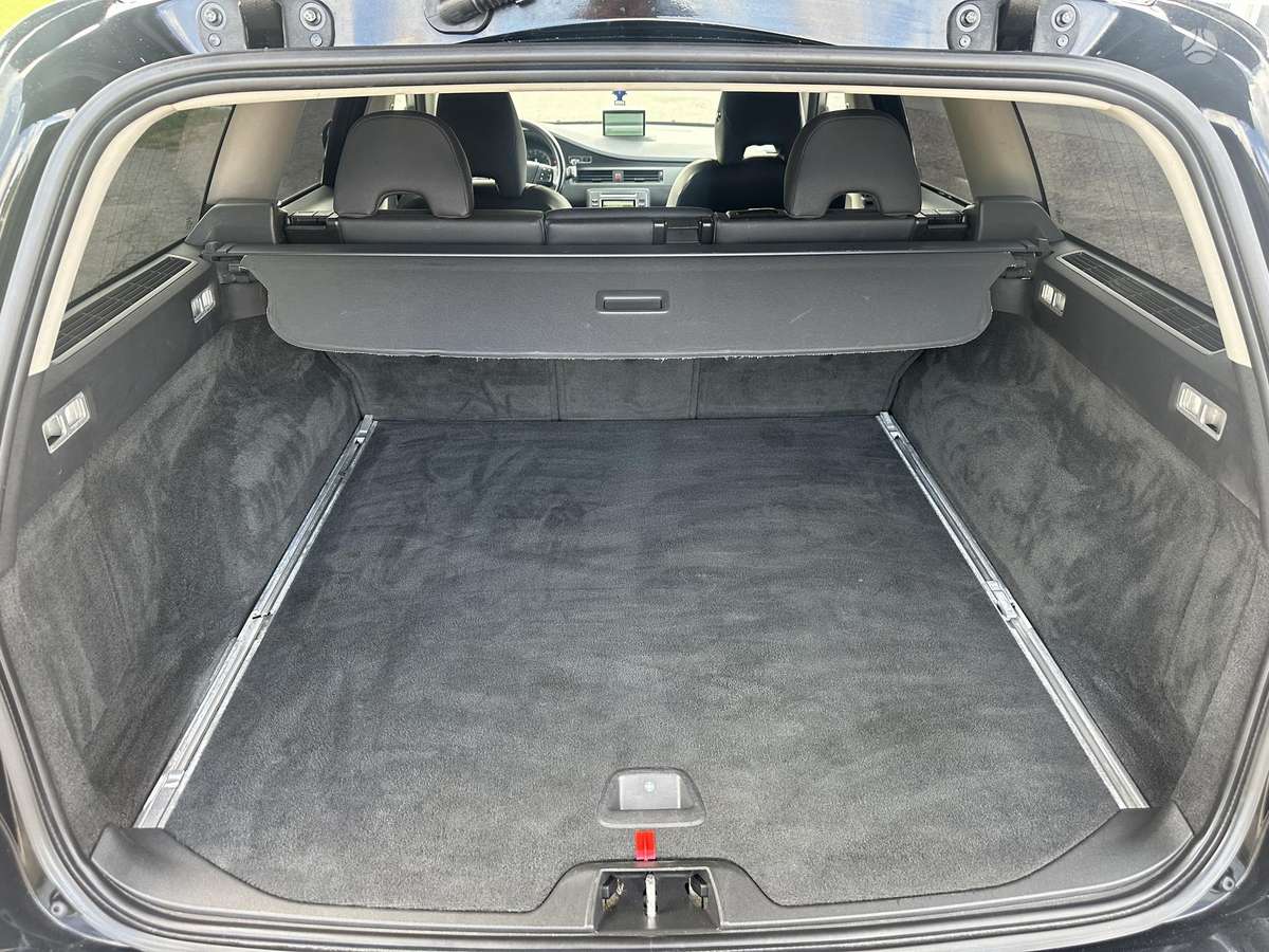 Volvo V70 2010 — photo 20