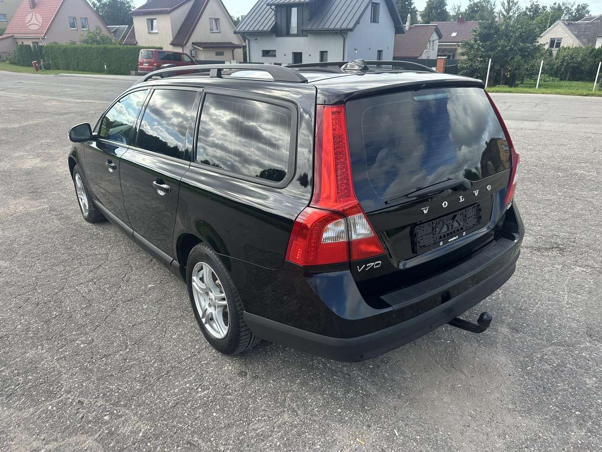 Volvo V70 2010 — photo 7
