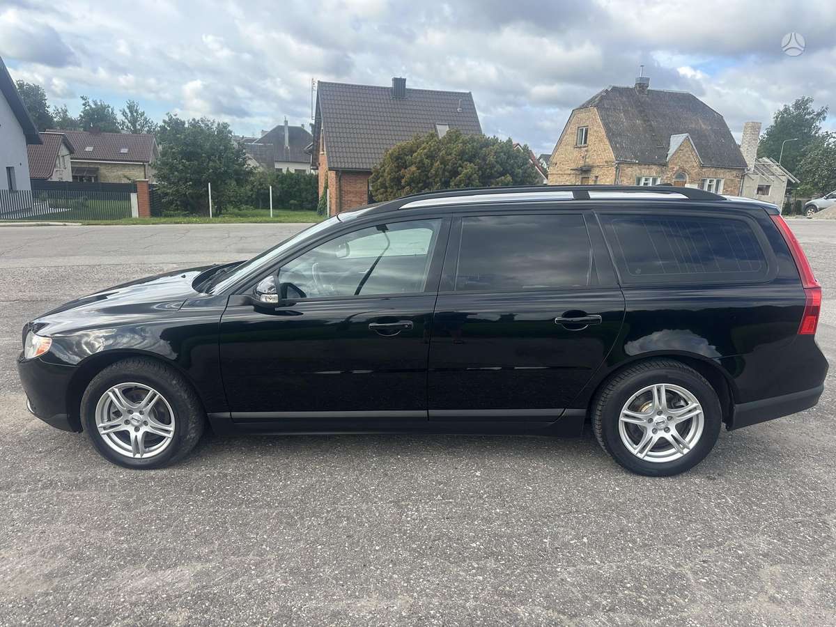 Volvo V70 2010 — photo 8