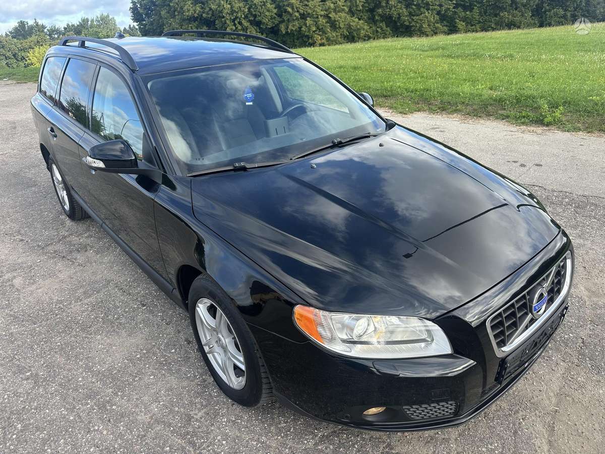 Volvo V70 2010 — photo 9