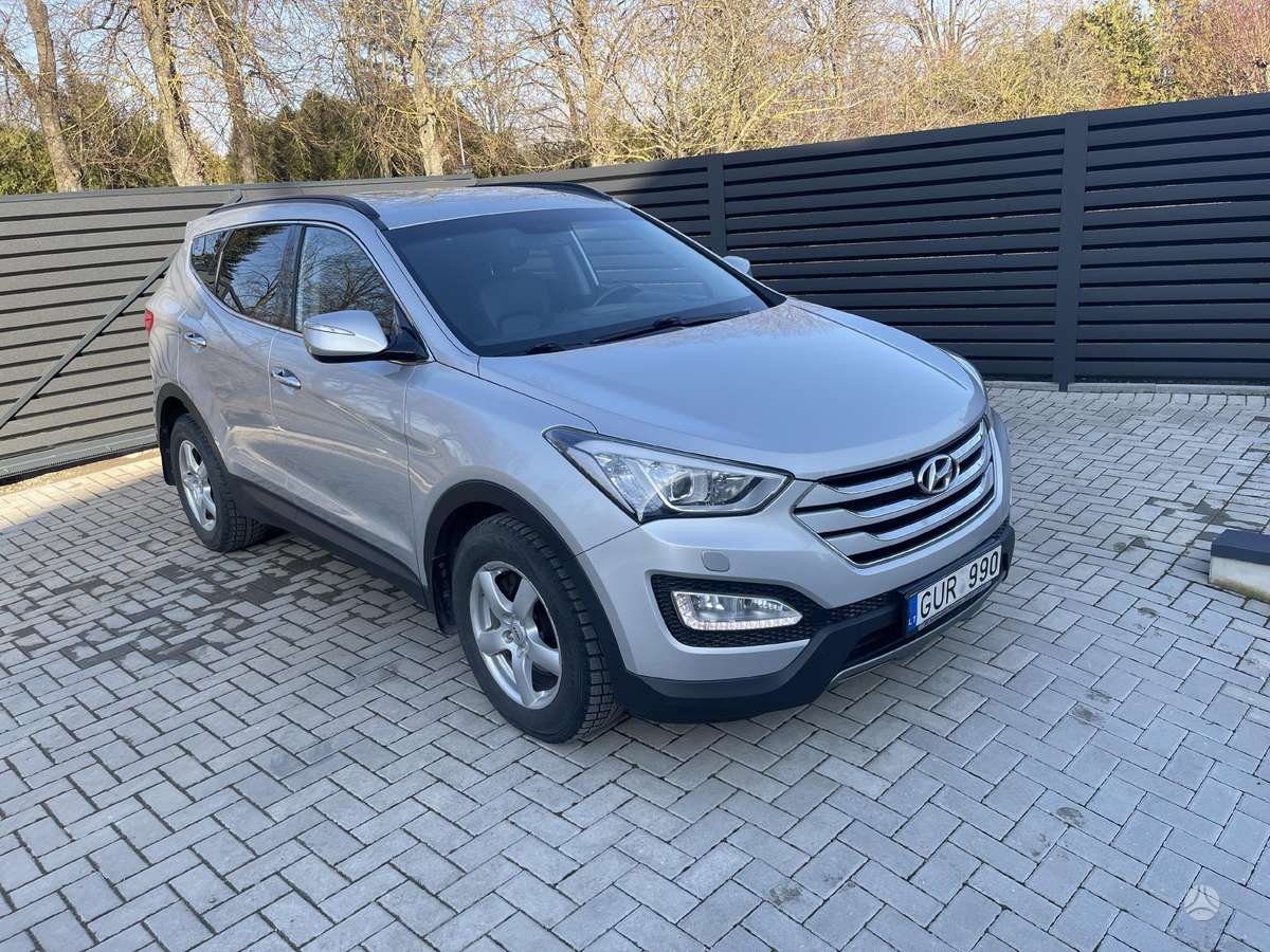 Hyundai Santa 2013 — rear view