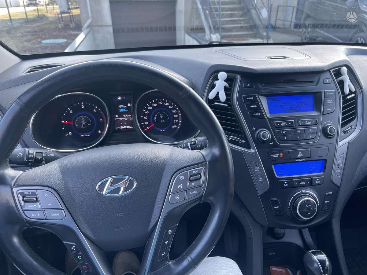 Hyundai Santa 2013 — interior