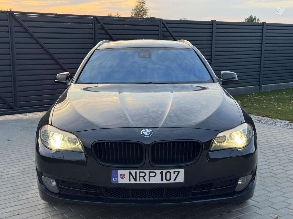 BMW 520 2012 — вигляд ззаду