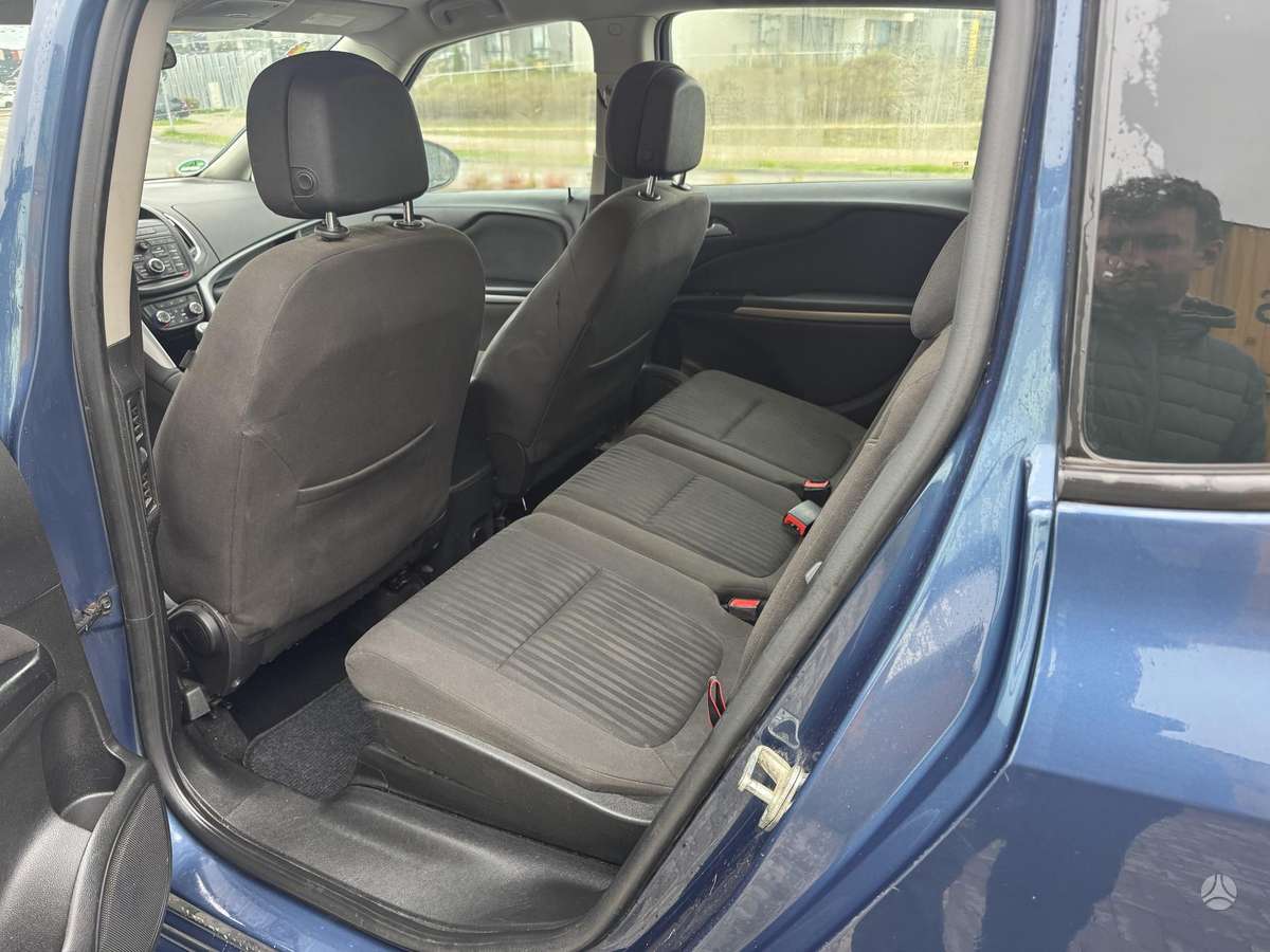Opel Zafira 2015 — фото 10