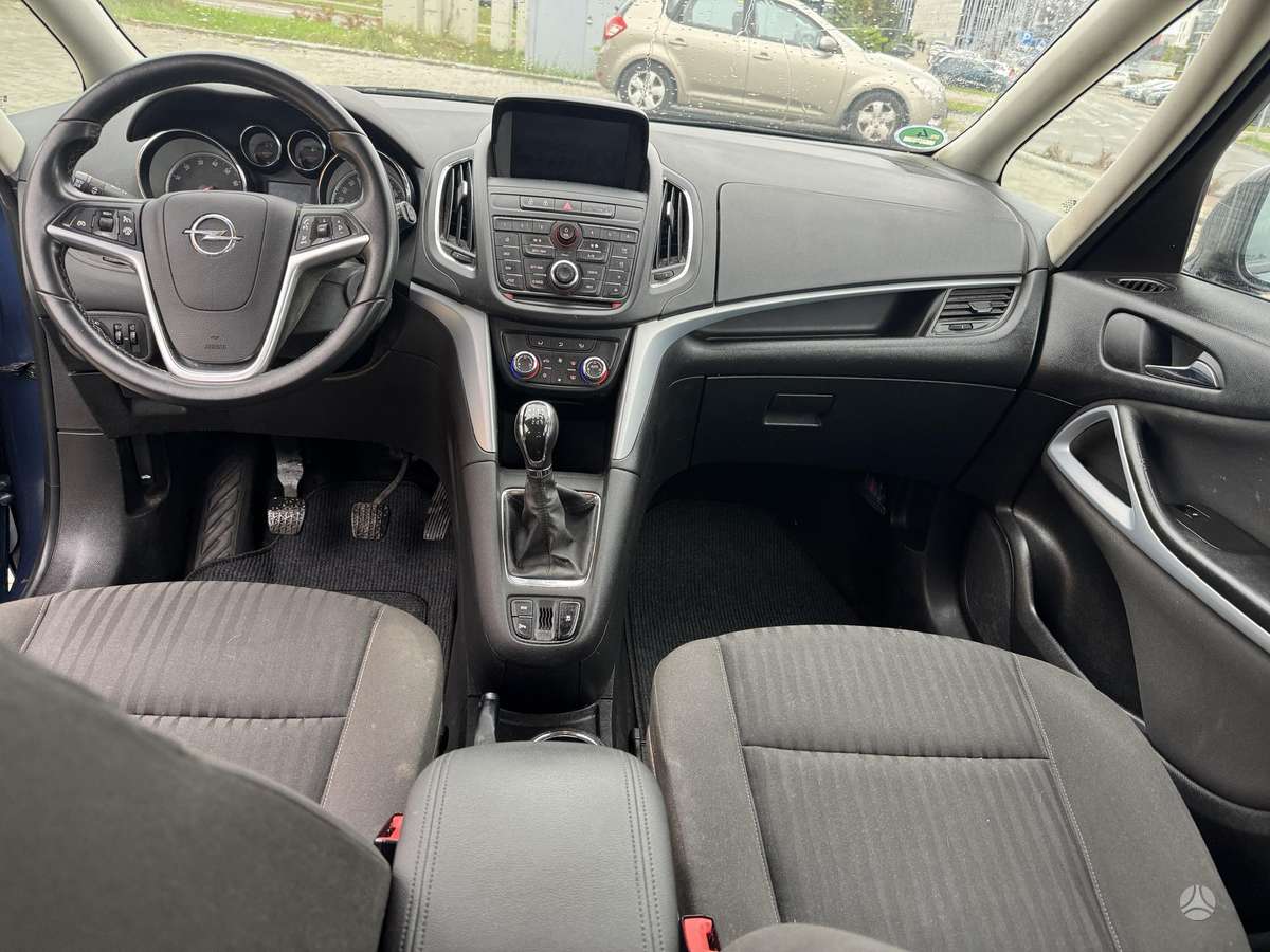 Opel Zafira 2015 — фото 11