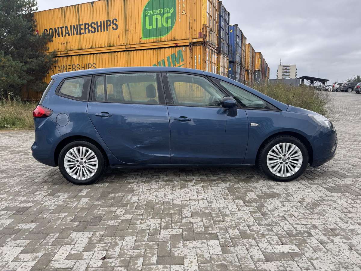Opel Zafira 2015 — двигун 1364 cm³, 140 HP (103kW)