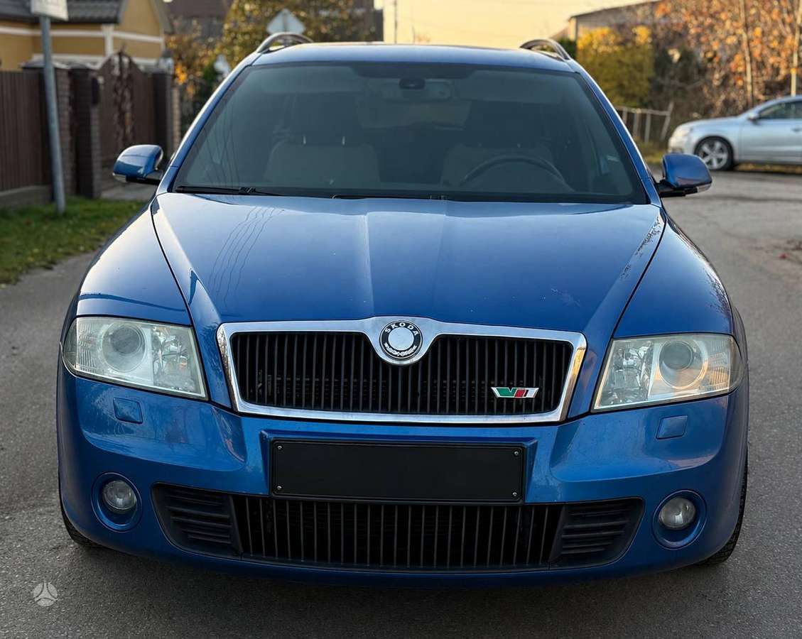 Skoda Octavia 2006 — rear view