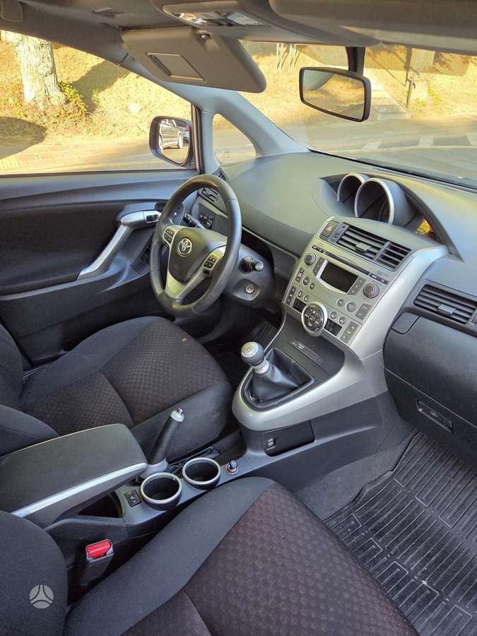 Toyota Verso 2011 — photo 13
