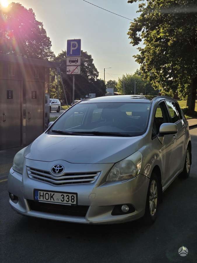 Toyota Verso 2011 — rear view