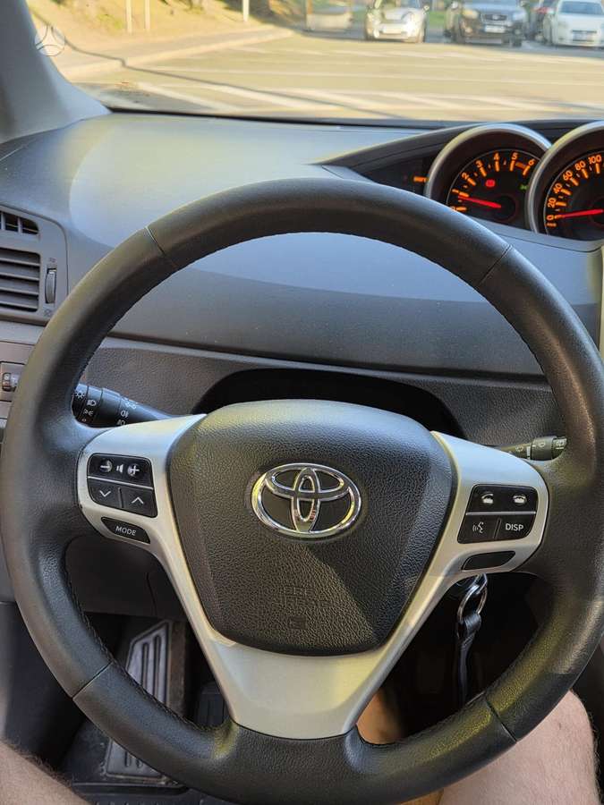 Toyota Verso 2011 — photo 23