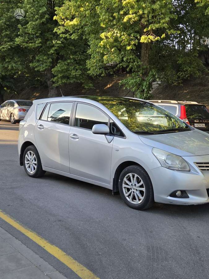 Toyota Verso 2011 — photo 28