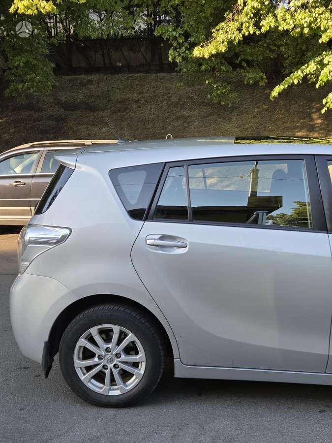 Toyota Verso 2011 — photo 31