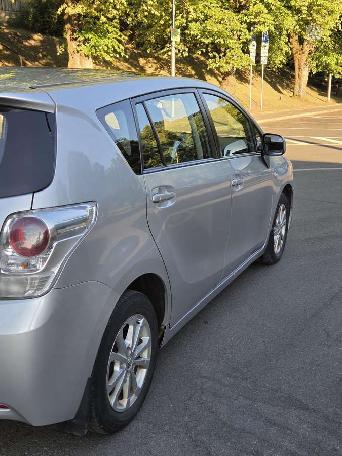 Toyota Verso 2011 — photo 32