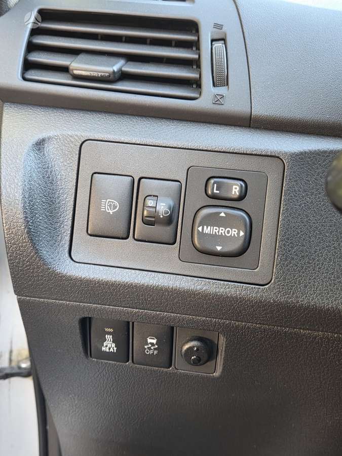 Toyota Verso 2011 — photo 35