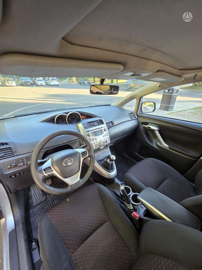 Toyota Verso 2011 — photo 7