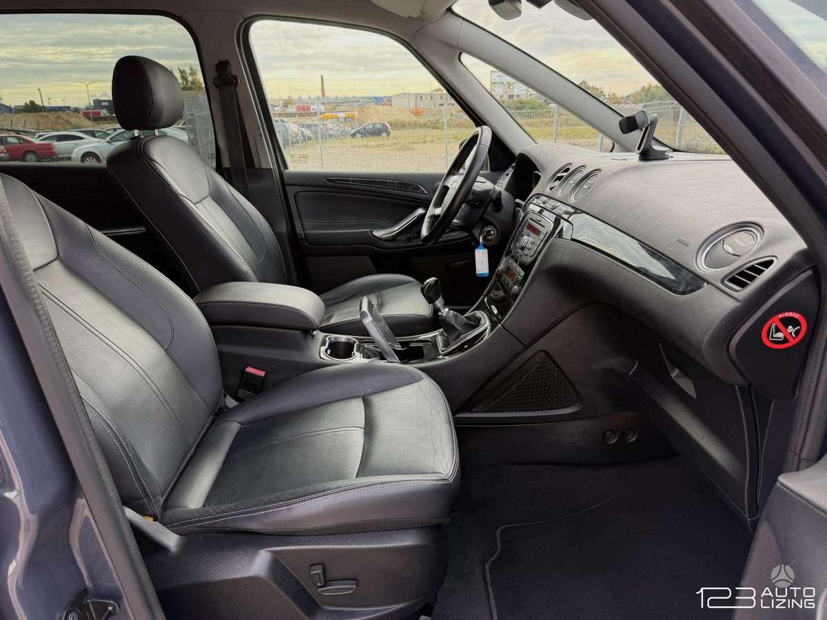 Ford Galaxy 2011 — photo 12
