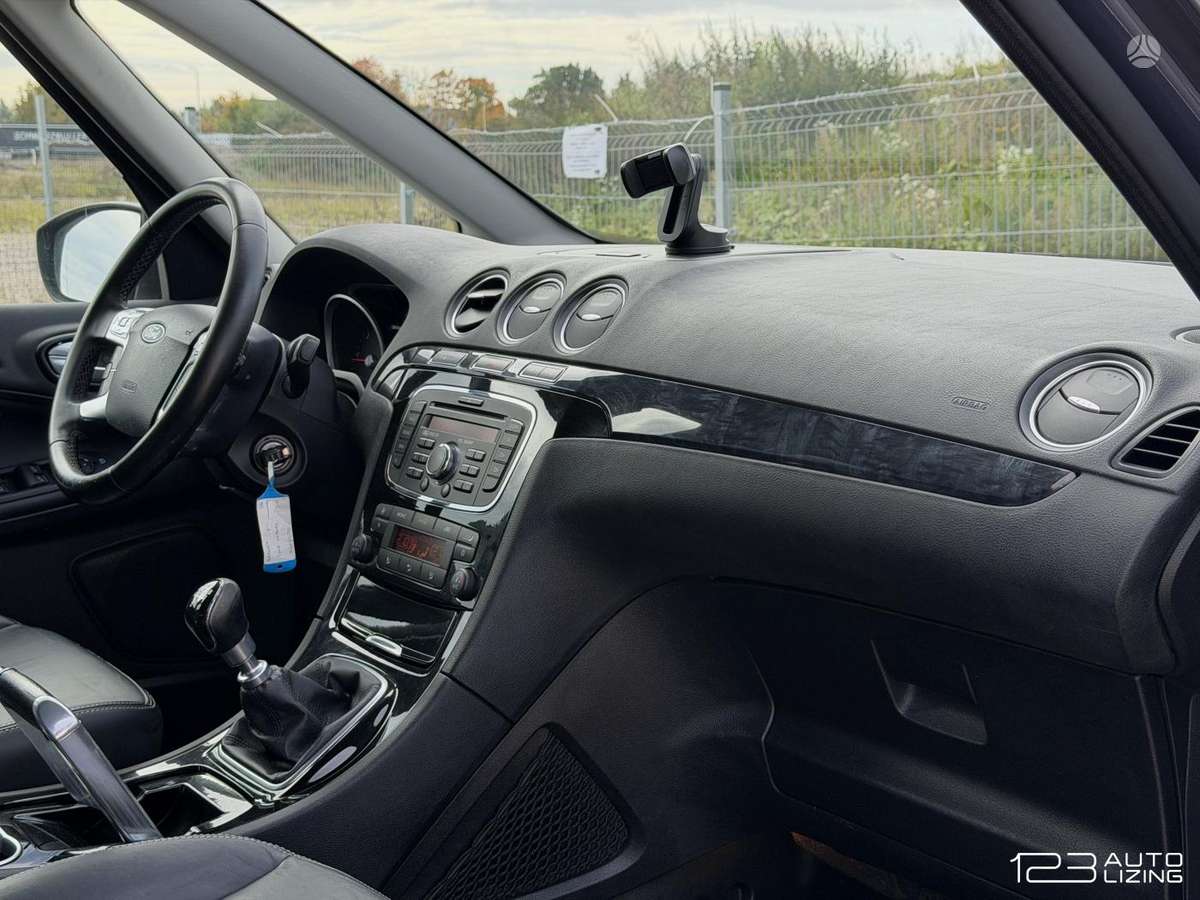 Ford Galaxy 2011 — photo 13